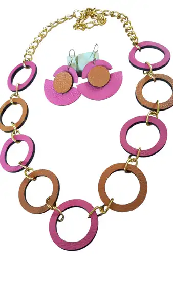 Set de Collar y Aretes de Murano: Elegancia Hecha a Mano