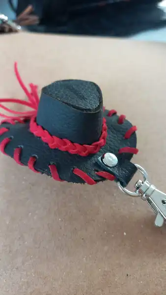 Sombrero en cuero