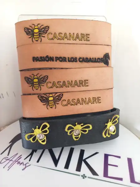 Brazaletes en retal de cuero: Estilo y Significado en Tus Manos (Unidad)