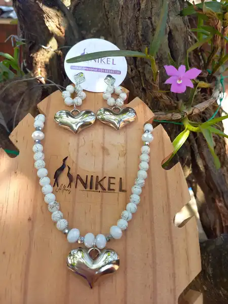 Collar de Mostacilla Artesanal: Elegancia y Artesanía en Cada Detalle (Unidad)