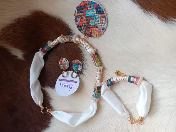 Collar de Mostacilla Artesanal: Elegancia y Artesanía en Cada Detalle (Unidad)