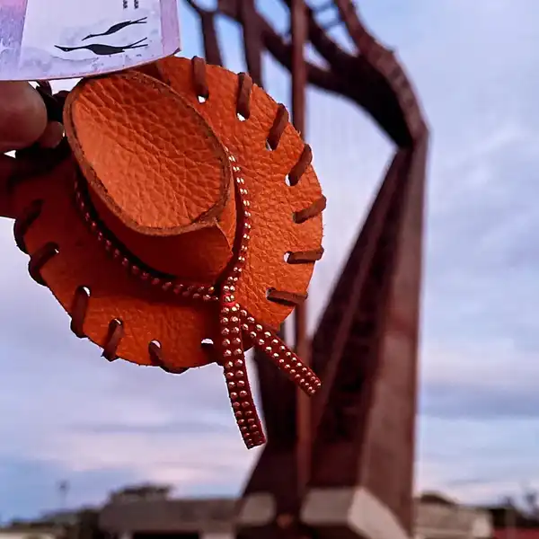 Sombrero en cuero